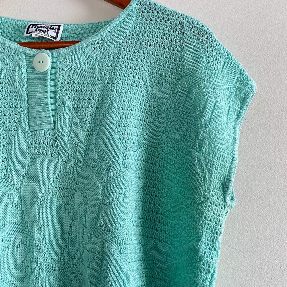 Vintage 80s lightweight knit sleeveless sweater